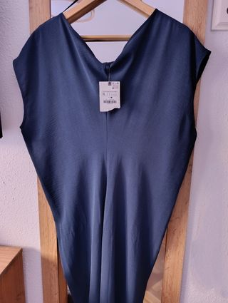 Vestido Zara azul marino liso.
