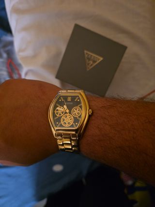 Reloj Guess Dorado y Negro