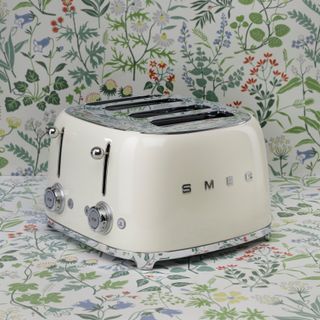 Tostadora Smeg 4 Rebanadas Crema