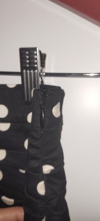 Falda Stradivarius lunares fruncida XS