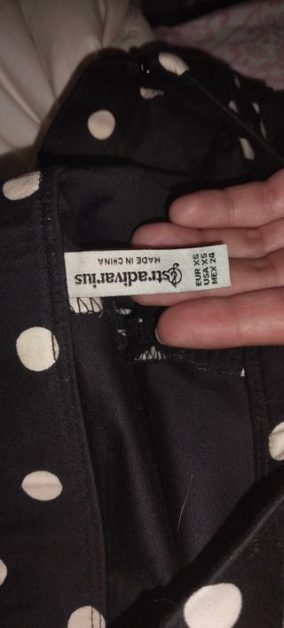 Falda Stradivarius lunares fruncida XS