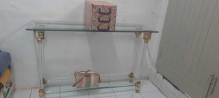 Mesa de entrada cristal y metal dorado