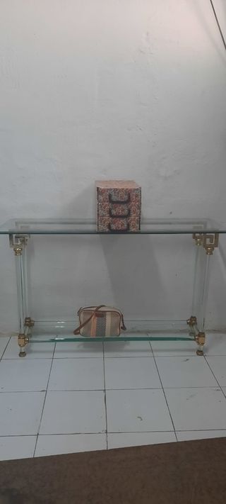 Mesa de entrada cristal y metal dorado