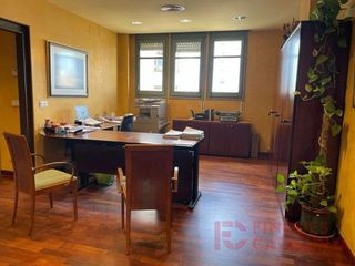 Oficina en venta en Eixample Nord – La Devesa en Girona