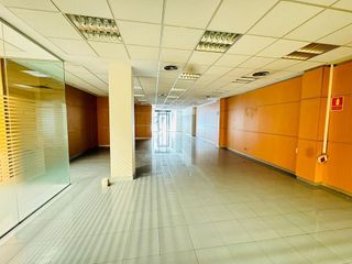 Local comercial en alquiler en Eixample Nord – La Devesa en Girona