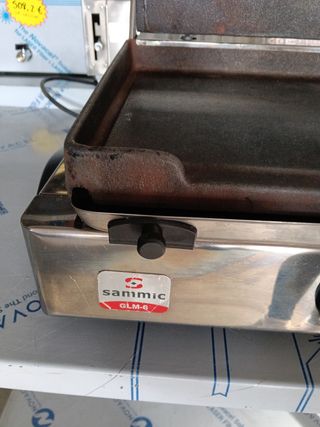 Plancha Eléctrica con Tapa