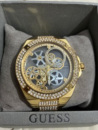 Reloj Guess Dorado y Plateado con Cristales