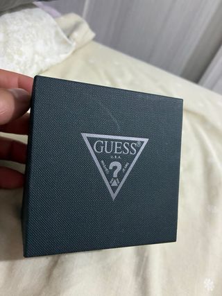 Reloj Guess Dorado y Plateado con Cristales