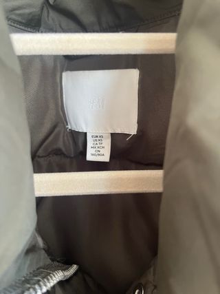 Chaleco H&M verde oliva acolchado