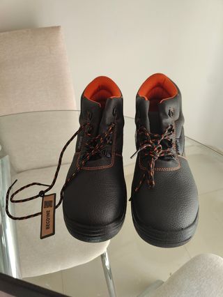 Zapatos de trabajo BlackLeather Talla 45. Nuevos.