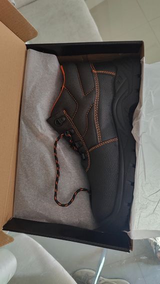 Zapatos de trabajo BlackLeather Talla 45. Nuevos.