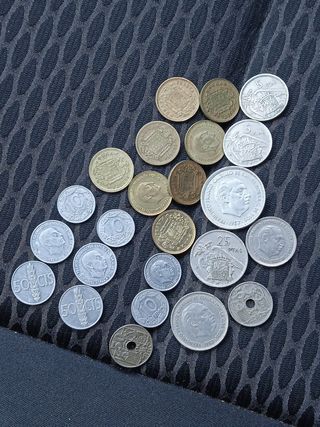 Lote de 24 monedas antiguas españolas
Franco