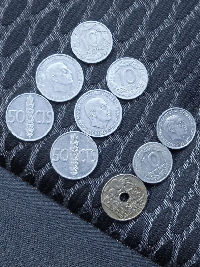Lote de 24 monedas antiguas españolas
Franco