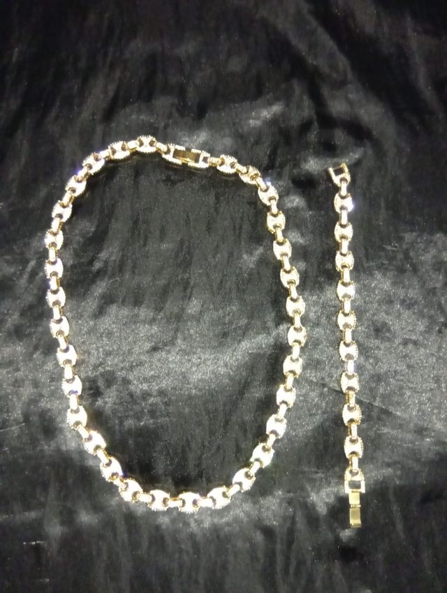 Collar y Pulsera Dorados