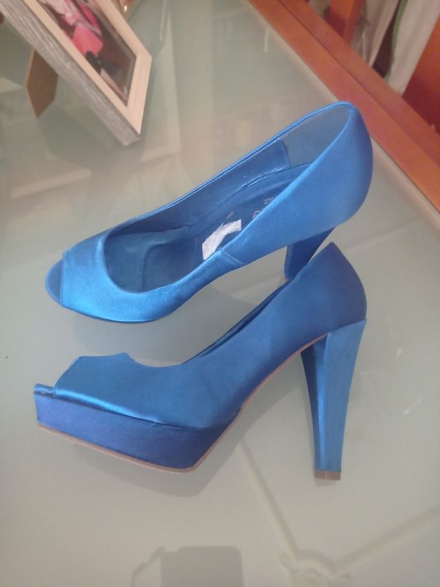Zapatos de tacón azul peep toe