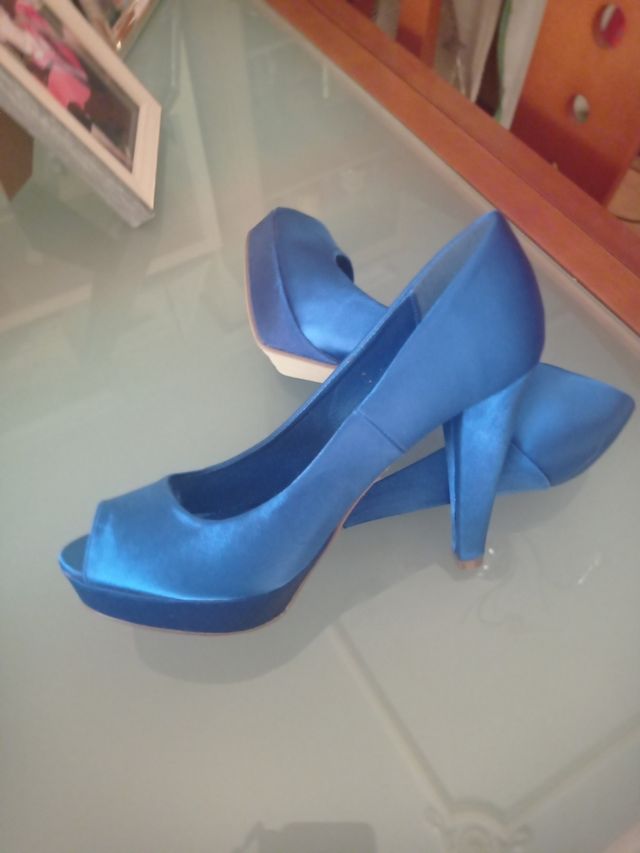 Zapatos de tacón azul peep toe