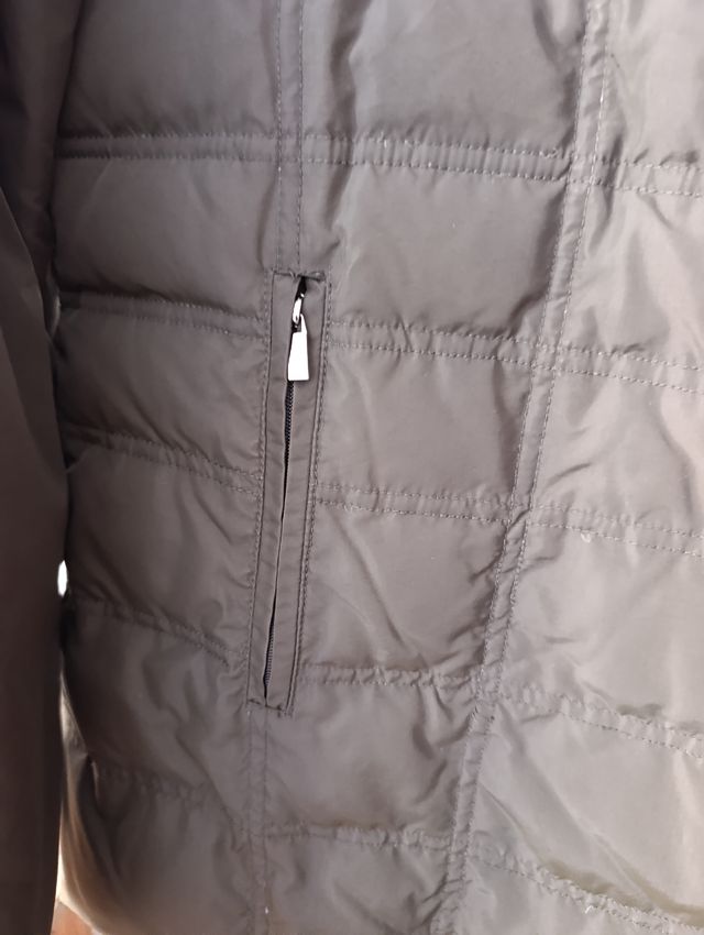 Chaqueta acolchada Zara verde oliva.