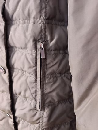 Chaqueta acolchada Zara verde oliva.