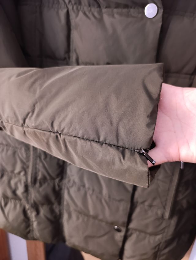 Chaqueta acolchada Zara verde oliva.