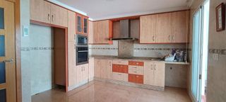 Casa adosada en venta en Tobarra