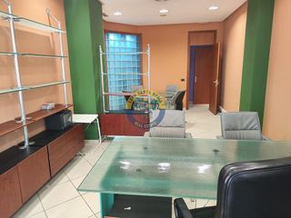 Oficina en alquiler en La Chantría - La Lastra en León