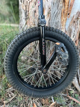 Monociclo Monty Trial Negro/Rojo