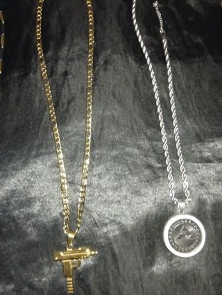 Collar de oro y plata con colgantes 20€ cada uno