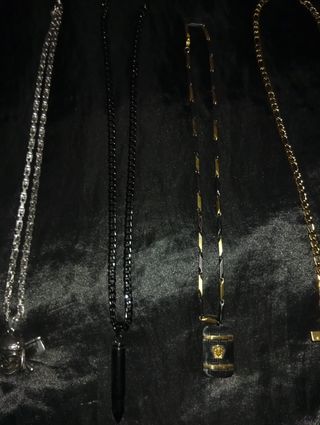 Collar de oro y plata con colgantes 20€ cada uno