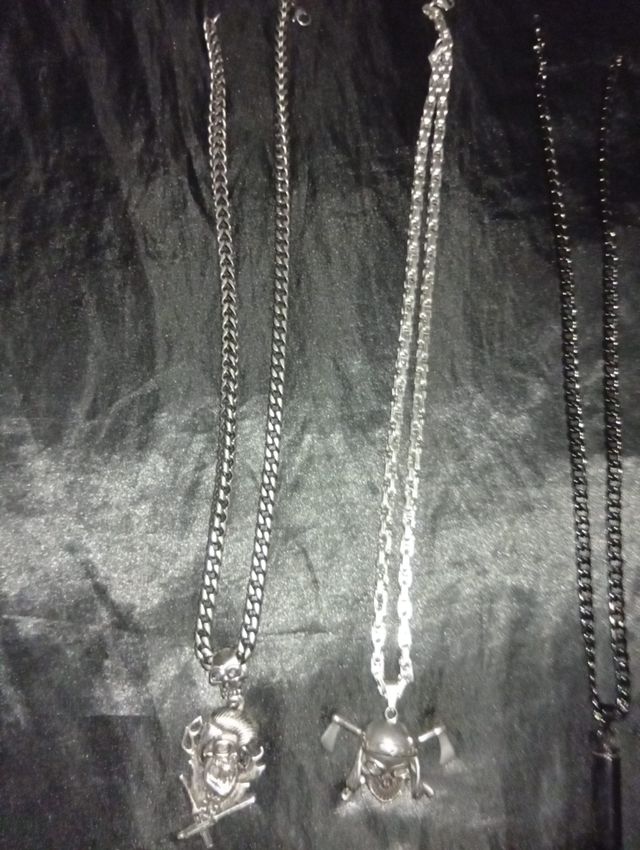 Collar de oro y plata con colgantes 20€ cada uno