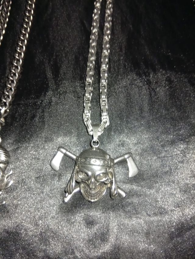 Collar de oro y plata con colgantes 20€ cada uno