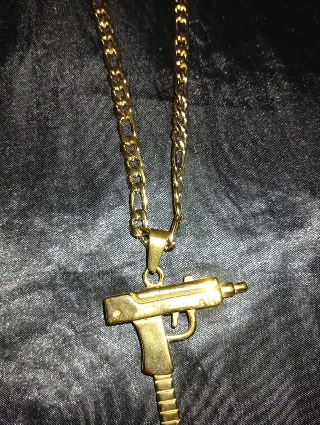 Collar de oro y plata con colgantes 20€ cada uno