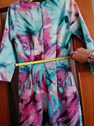 Vestido estampado multicolor.