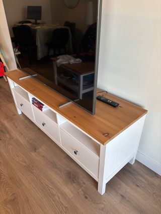 Mueble TV Ikea Hemnes Madera y Blanco