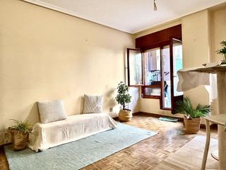 Piso en venta en Milán - Pumarín - Teatinos en Oviedo