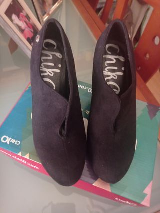 Botines negros de tacón