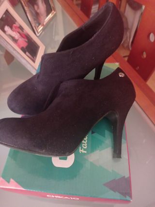 Botines negros de tacón
