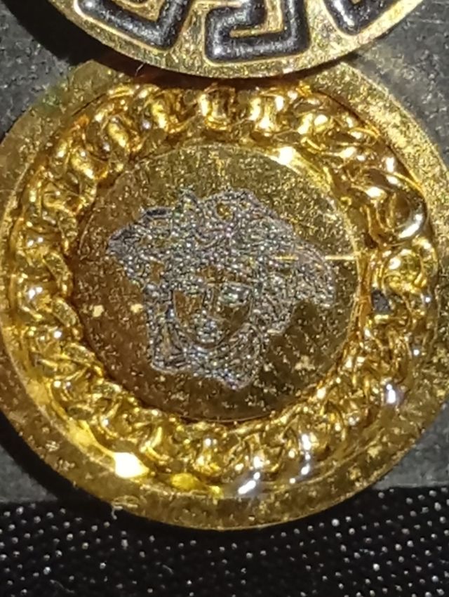 Pendientes de calavera plateados Cada par 10€