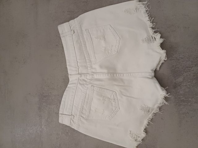 Shorts jeans bianchi strappati
