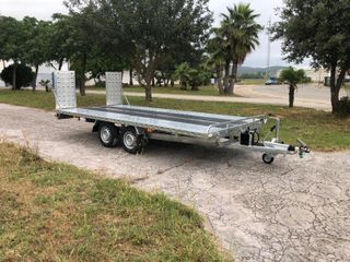 Remolque porta-vehículos basculante