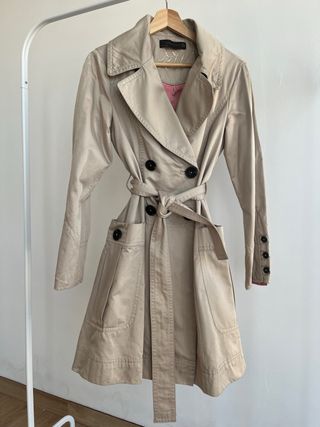 Trench Zara color champán claro 