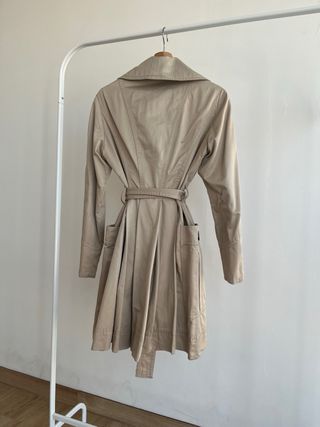 Trench Zara color champán claro 