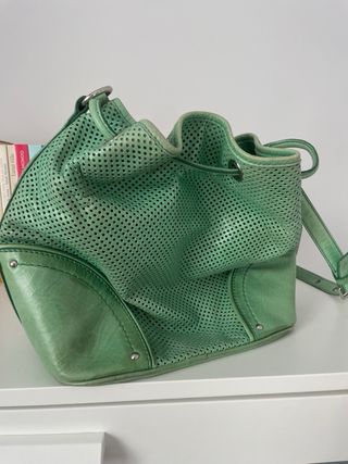 Bolso Bimba y Lola verde perforado