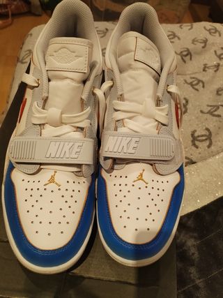 Deportivas Jordan Blancas y Azules