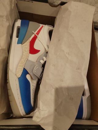 Deportivas Jordan Blancas y Azules