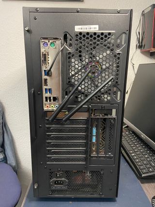 PC i7 8Gb GRAFICA VEGA56 32Gb RAM GAMING