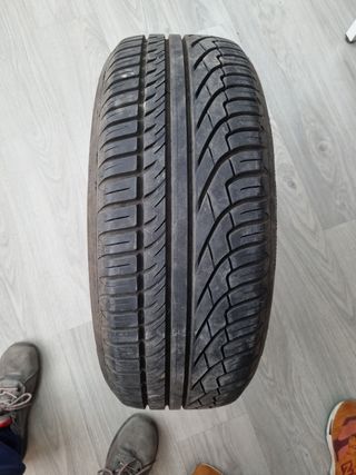 4 Ruedas con llantas de
 Mercedes.