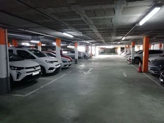 Garaje en alquiler en Eixample Nord – La Devesa en Girona