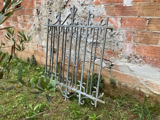 Reja maciza de hierro forjado