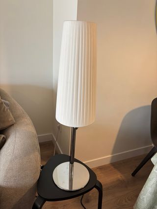 Lámpara de mesa Ikea mampara blanca