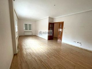 Casa pareada en venta en Tomelloso